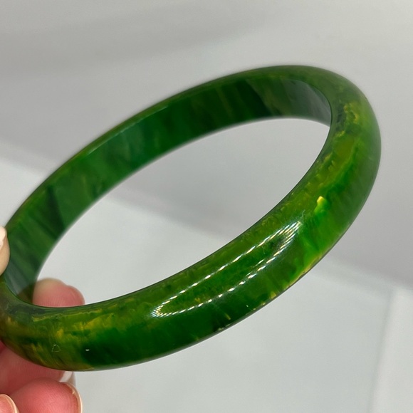 Vintage 1960’s Spinach Green marbled Bakelite Bangle Bracelet